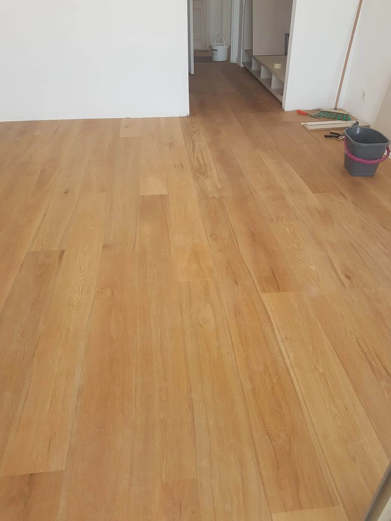 Plan de travail en quartz et caissons bois pour la cuisine