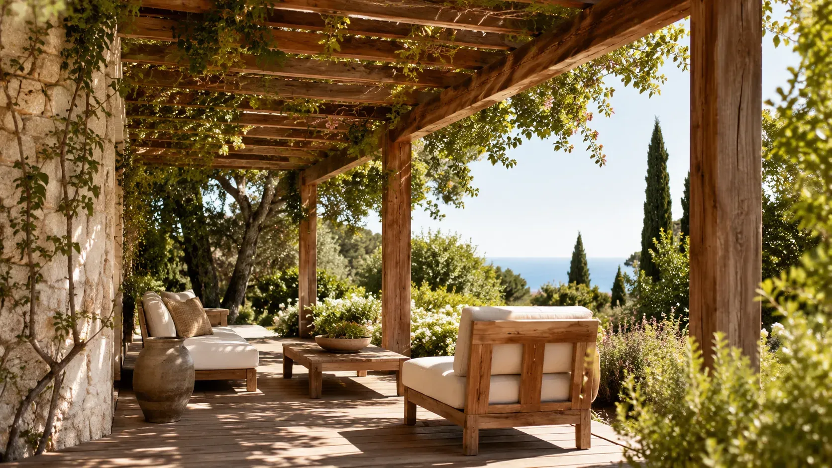 Pergola bois sur-mesure pour villa sur la Côte d'Azur